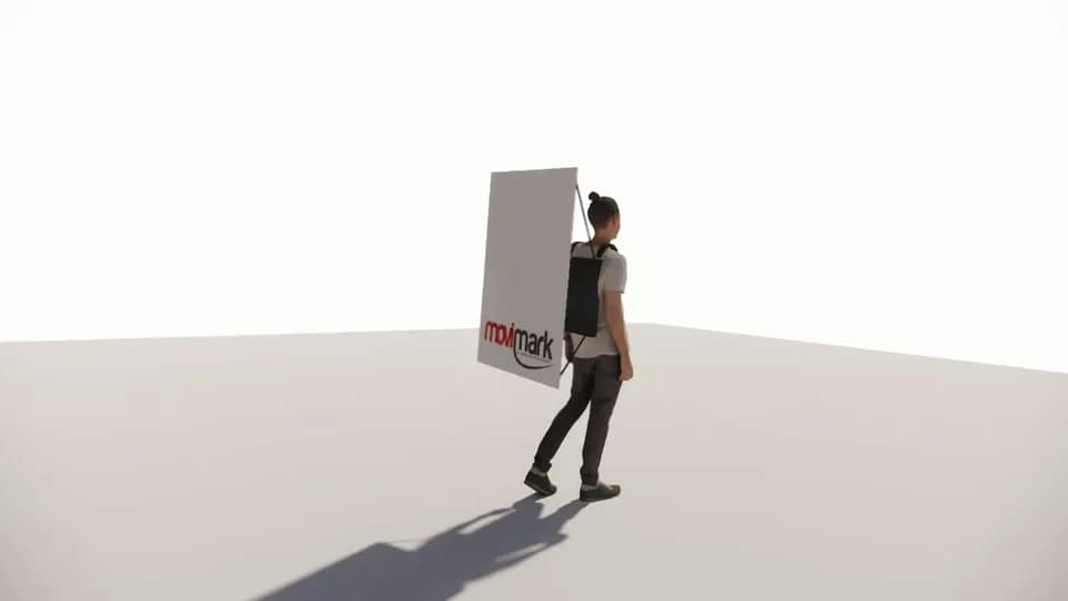 Hombre valla de Movimark caminando con una valla publicitaria portátil en la espalda